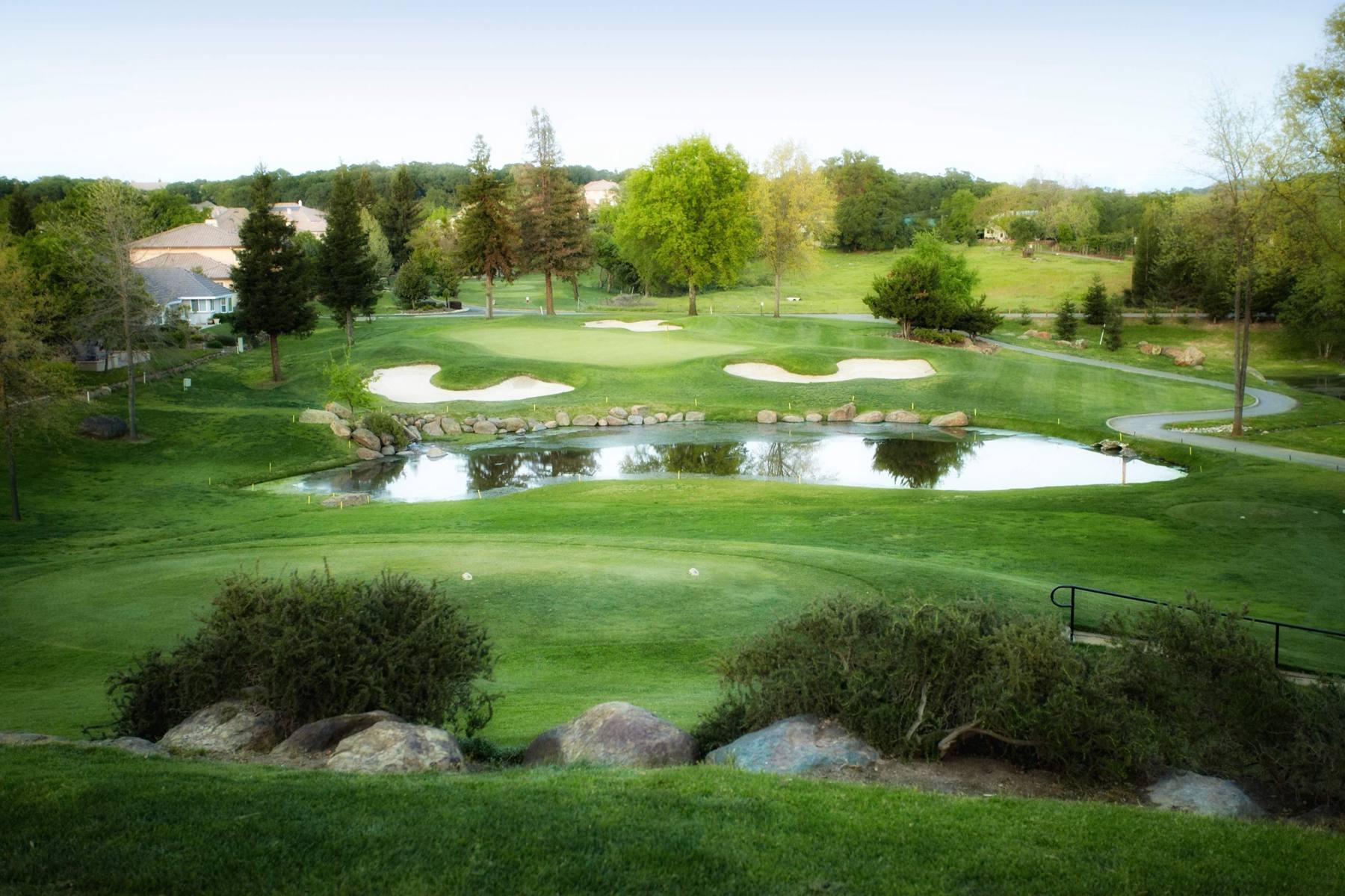 Rancho Murieta Country Club golf green and pond